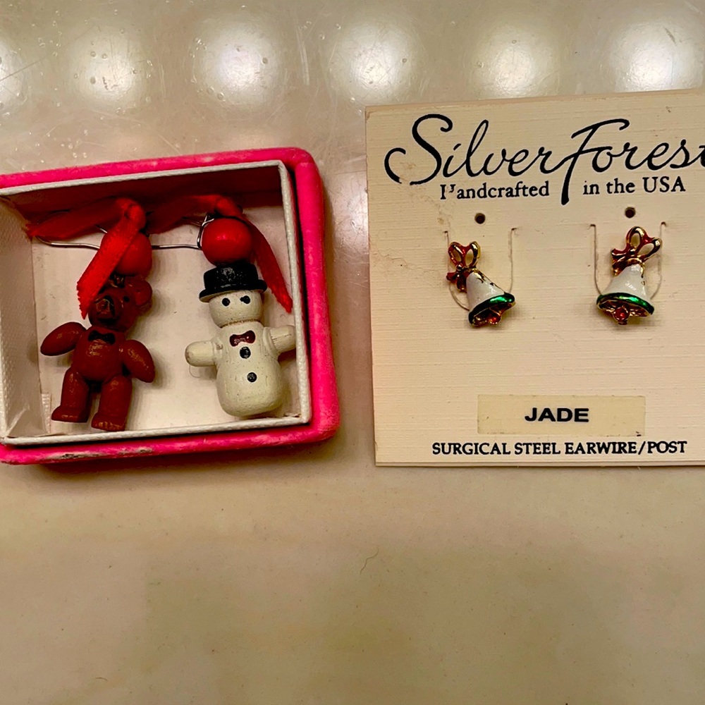 Set of two Xmas holiday earrings